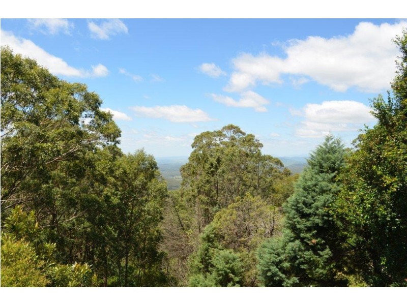 7 Scenic Crescent, Blue Mountain Heights QLD 4350