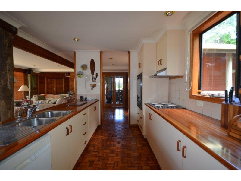 7 Scenic Crescent, Blue Mountain Heights QLD 4350