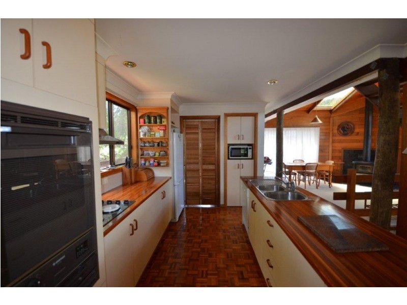 7 Scenic Crescent, Blue Mountain Heights QLD 4350