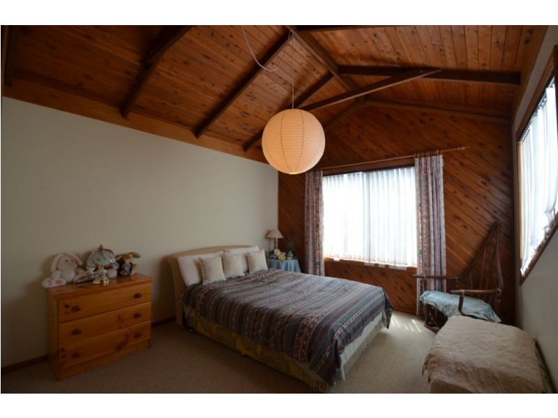 7 Scenic Crescent, Blue Mountain Heights QLD 4350