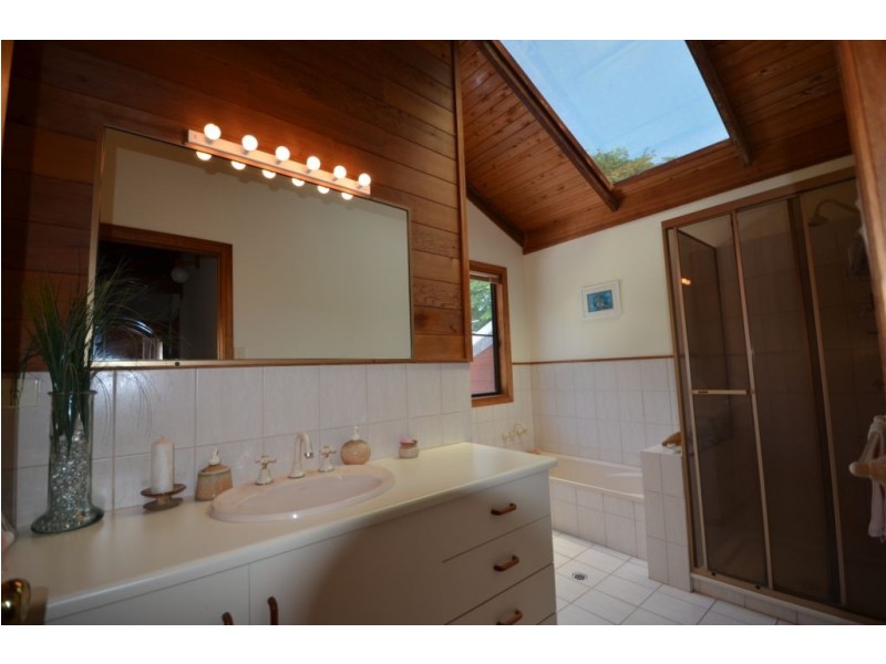 7 Scenic Crescent, Blue Mountain Heights QLD 4350