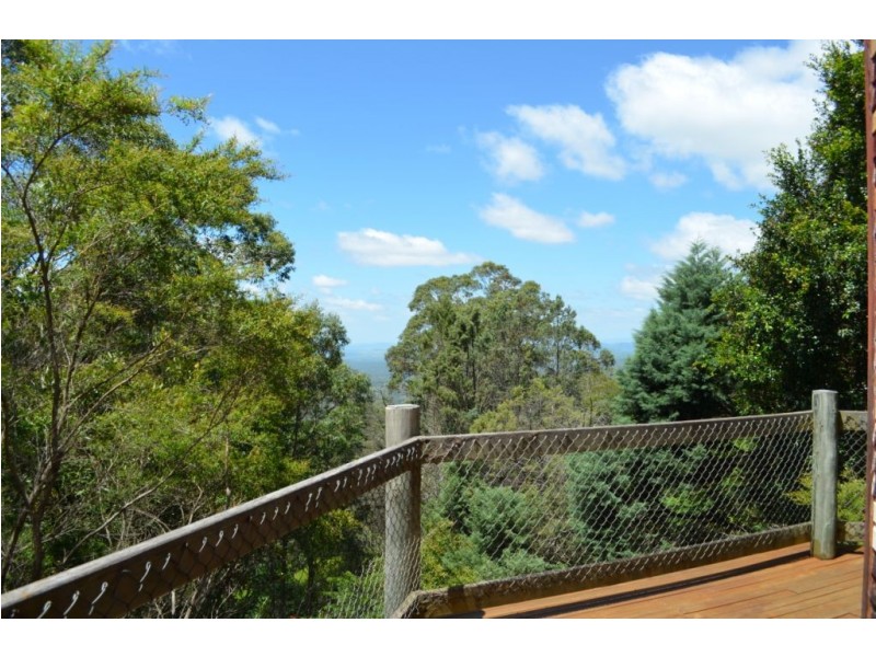 7 Scenic Crescent, Blue Mountain Heights QLD 4350