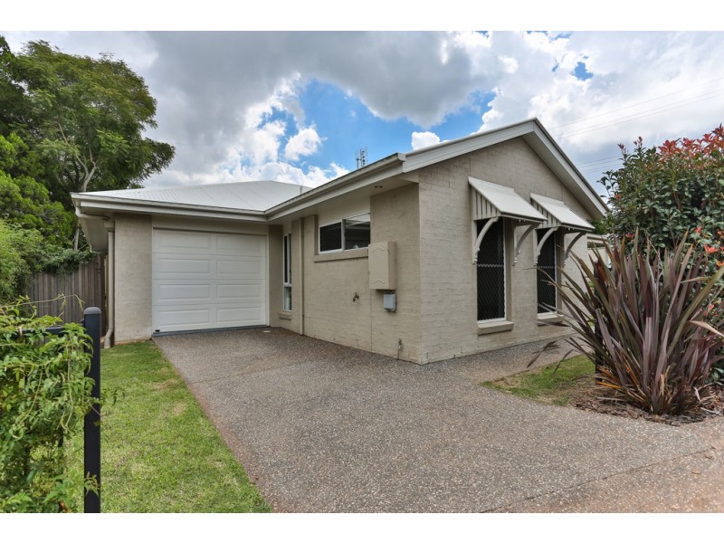 26 Rhyde Street, Mount Lofty QLD 4350