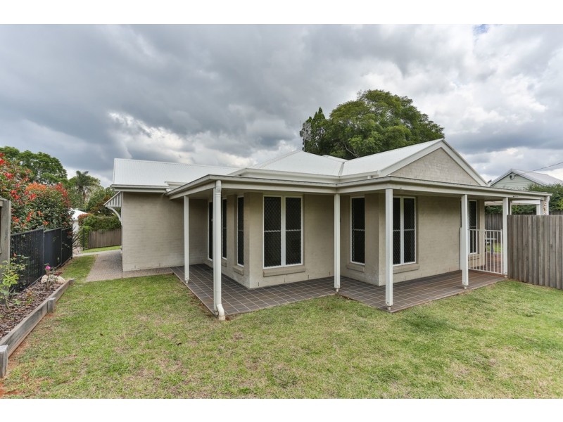 26 Rhyde Street, Mount Lofty QLD 4350