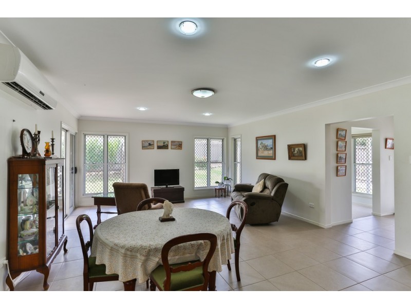 26 Rhyde Street, Mount Lofty QLD 4350