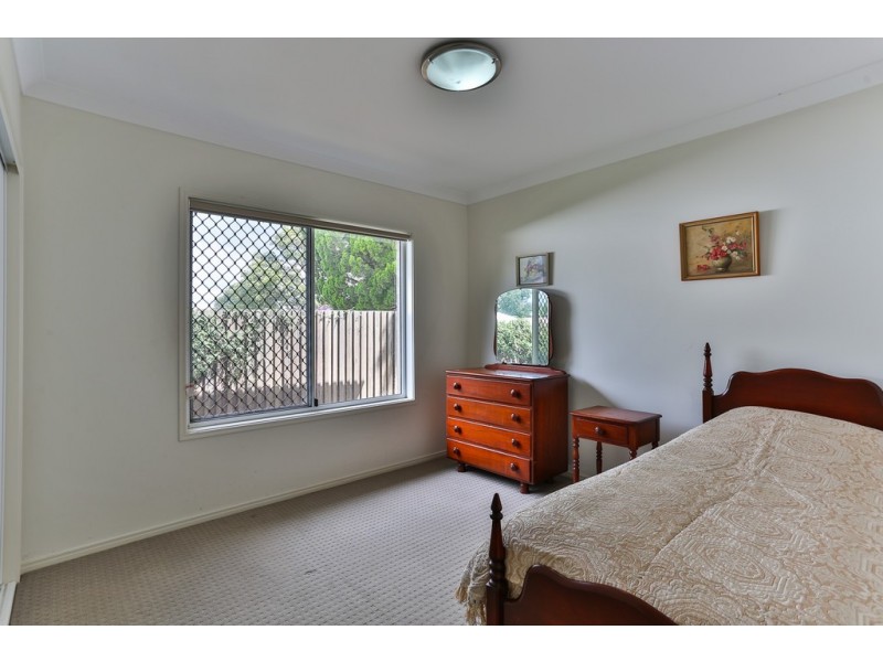 26 Rhyde Street, Mount Lofty QLD 4350