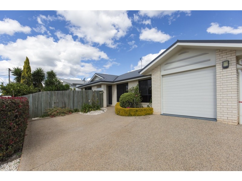 1/204 Stenner Street, Middle Ridge QLD 4350