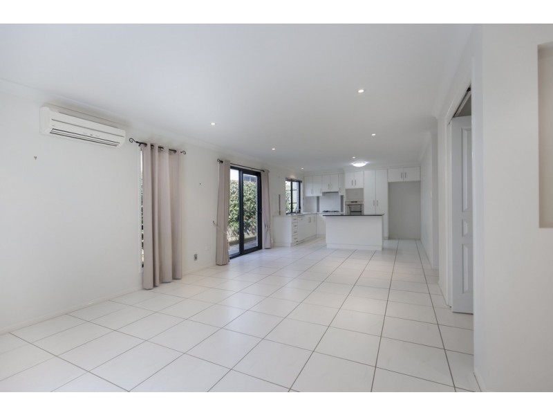 1/204 Stenner Street, Middle Ridge QLD 4350