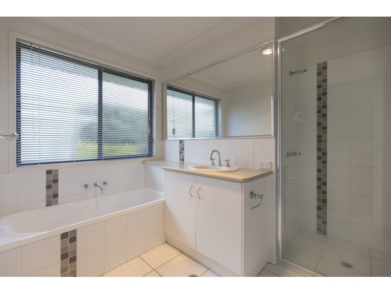 1/204 Stenner Street, Middle Ridge QLD 4350