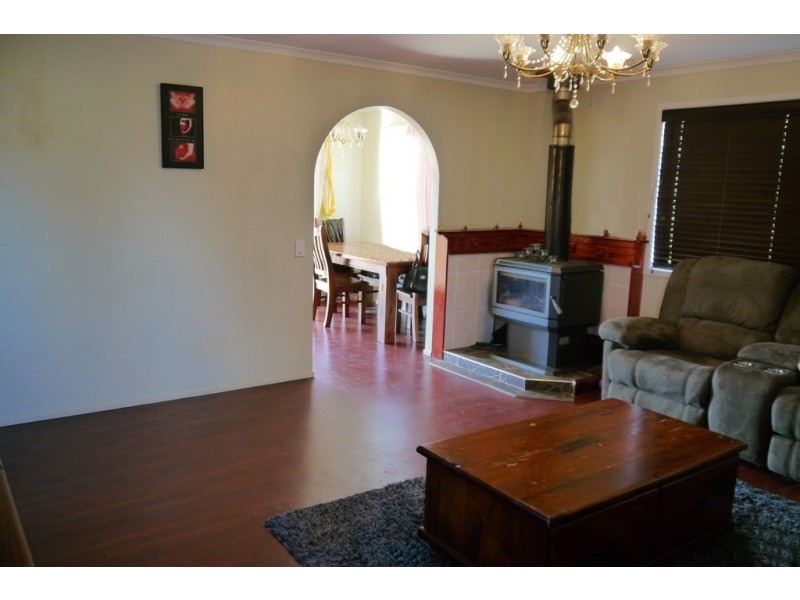 2 Eton Street, Cambooya QLD 4358