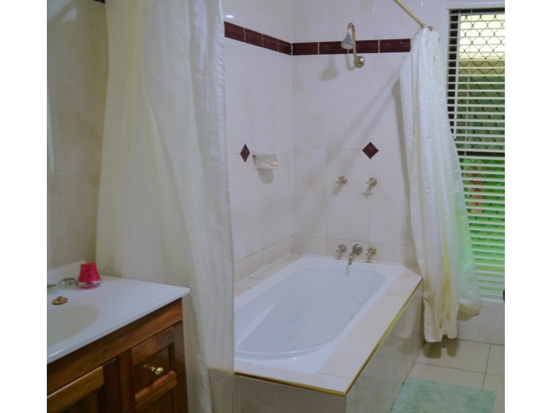 2 Eton Street, Cambooya QLD 4358