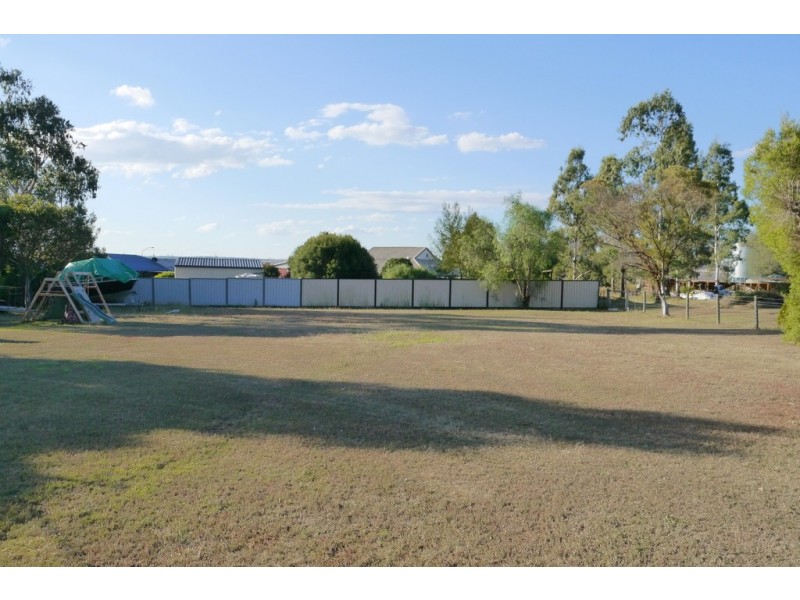 2 Eton Street, Cambooya QLD 4358