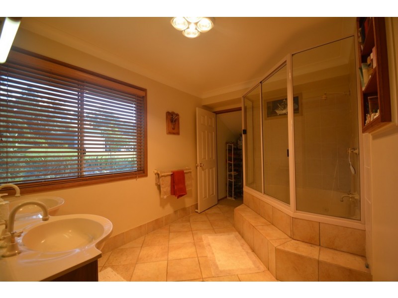 17 Grey Gums Drive, Blue Mountain Heights QLD 4350