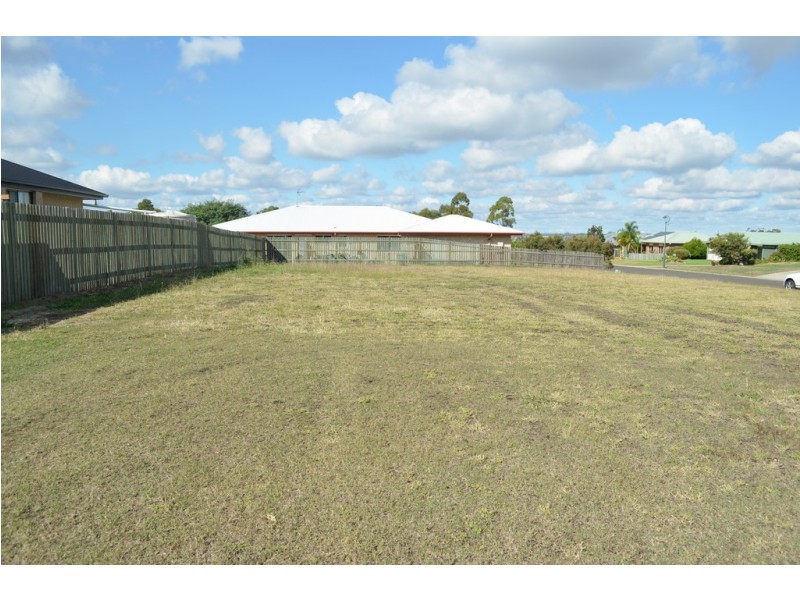 22 Fairway Drive, Pittsworth QLD 4356