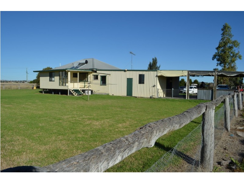 43 Railway Parade, Cambooya QLD 4358