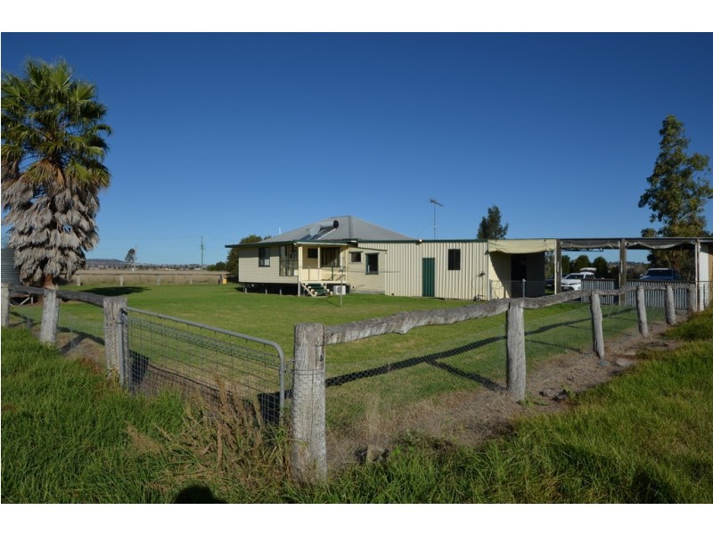43 Railway Parade, Cambooya QLD 4358