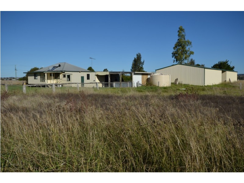43 Railway Parade, Cambooya QLD 4358
