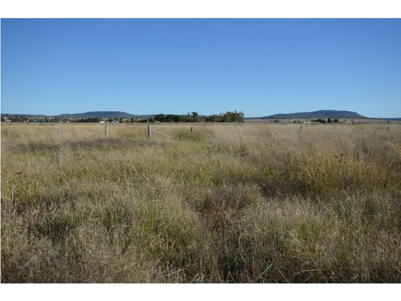 43 Railway Parade, Cambooya QLD 4358