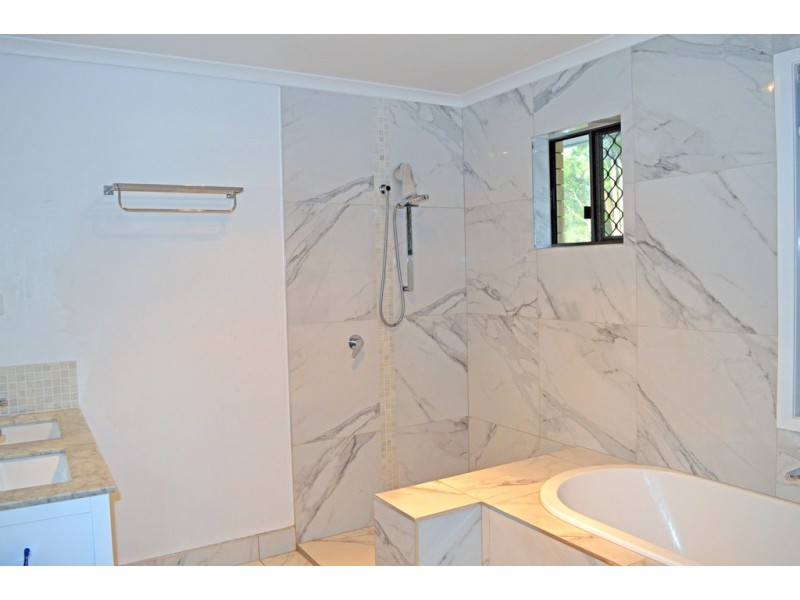 4 Large Street, Middle Ridge QLD 4350