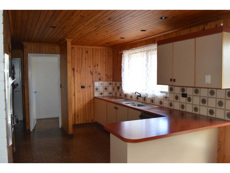 27 Lotus Crescent, Centenary Heights QLD 4350