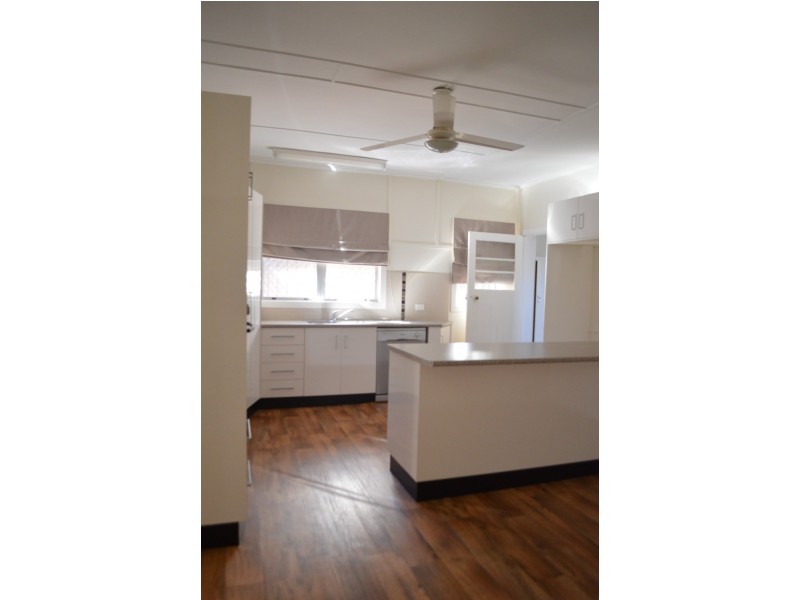354 South Street, Harristown QLD 4350