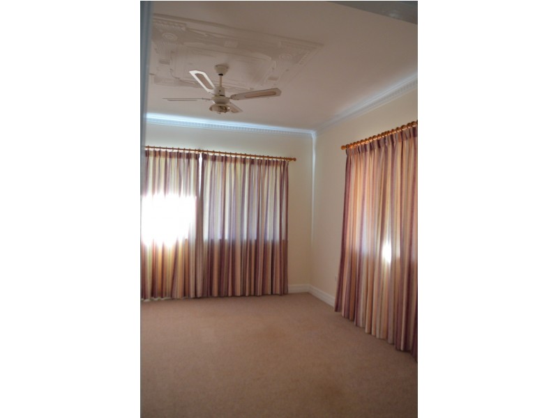 354 South Street, Harristown QLD 4350