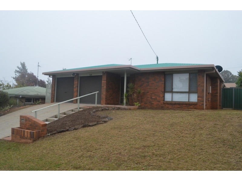 121 Glenvale Road, Newtown QLD 4350