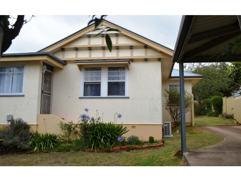 18 Seaton Street, South Toowoomba QLD 4350