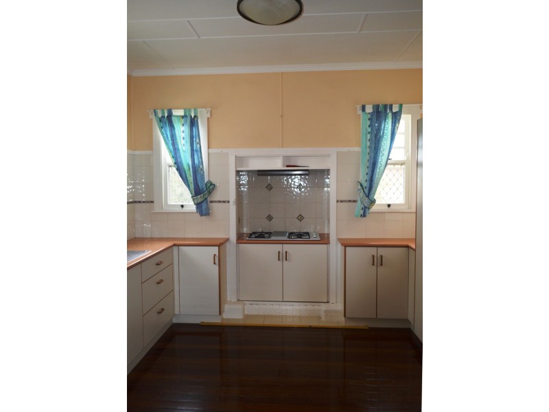 18 Seaton Street, South Toowoomba QLD 4350