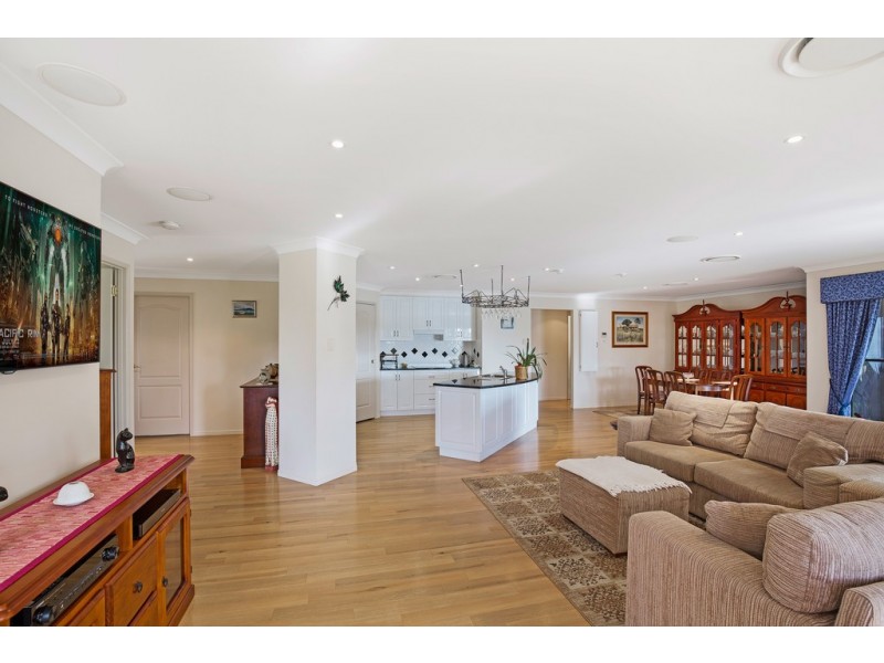 5 Fawngrove Drive, Glenvale QLD 4350