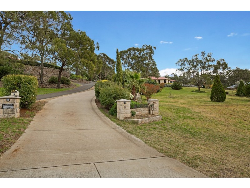 5 Fawngrove Drive, Glenvale QLD 4350