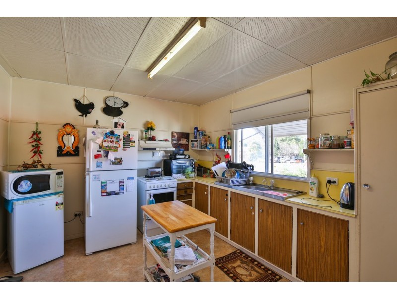 106a South Street, Centenary Heights QLD 4350
