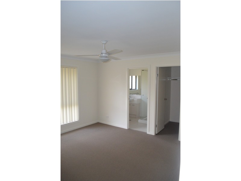 19 Mansell Boulevard, Cotswold Hills QLD 4350