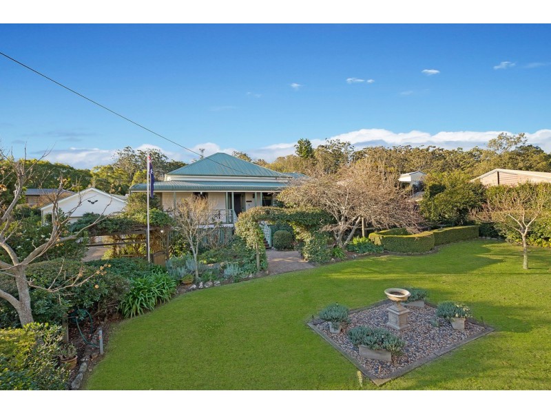 9 Owen Street, Mount Lofty QLD 4350