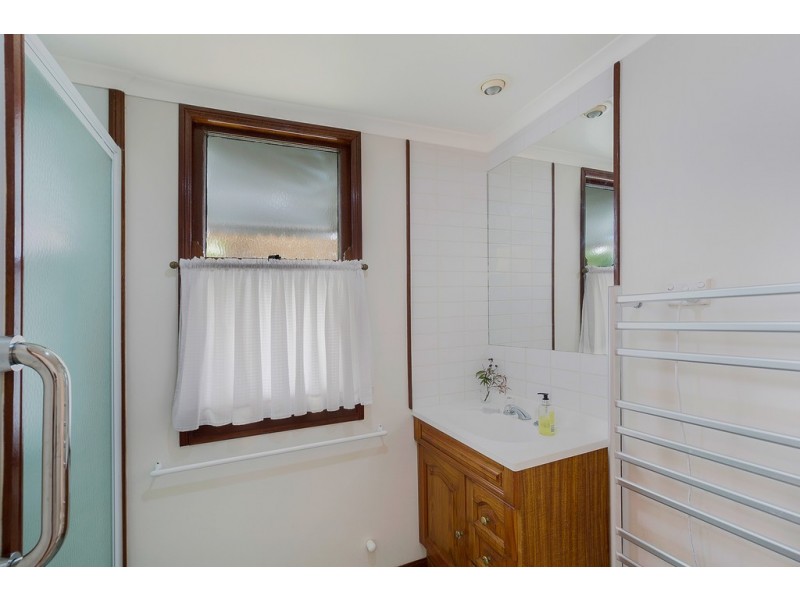 9 Owen Street, Mount Lofty QLD 4350