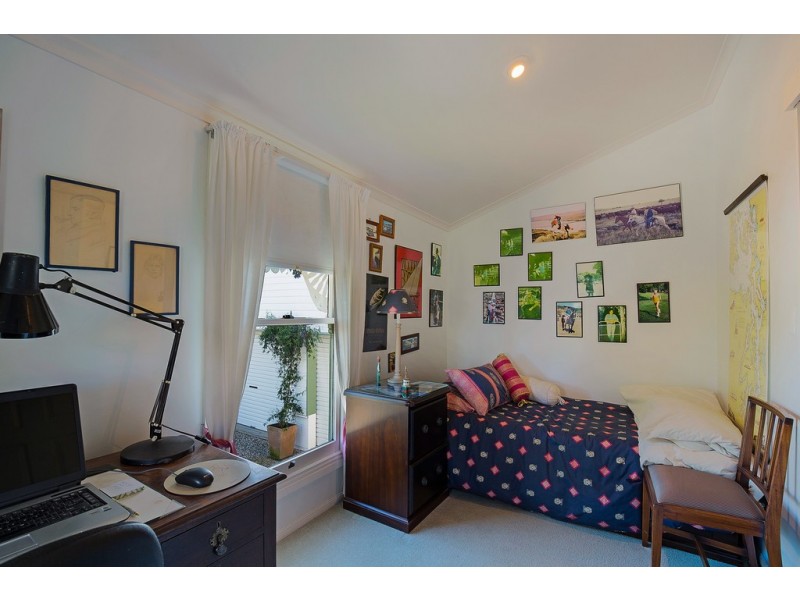 9 Owen Street, Mount Lofty QLD 4350