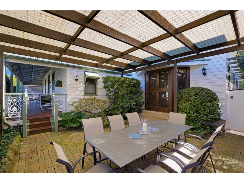 9 Owen Street, Mount Lofty QLD 4350