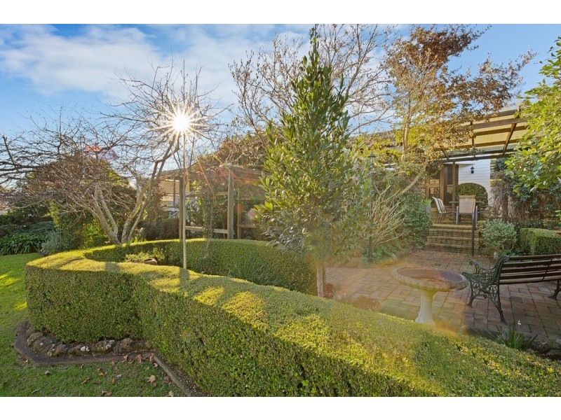 9 Owen Street, Mount Lofty QLD 4350