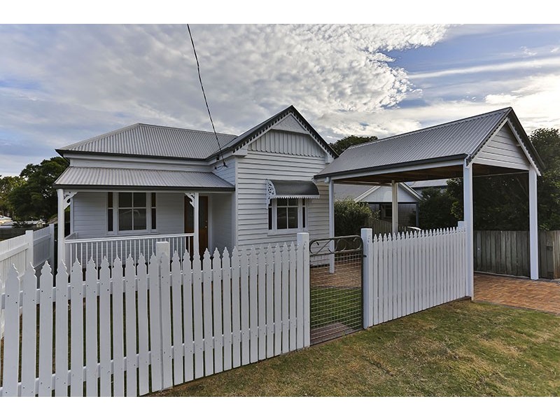 36 Rhyde Street, Mount Lofty QLD 4350