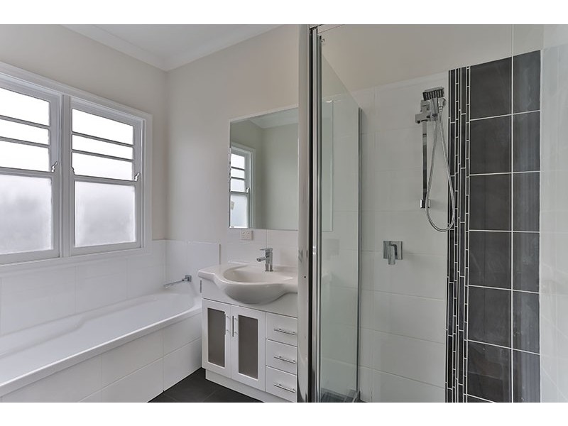 36 Rhyde Street, Mount Lofty QLD 4350