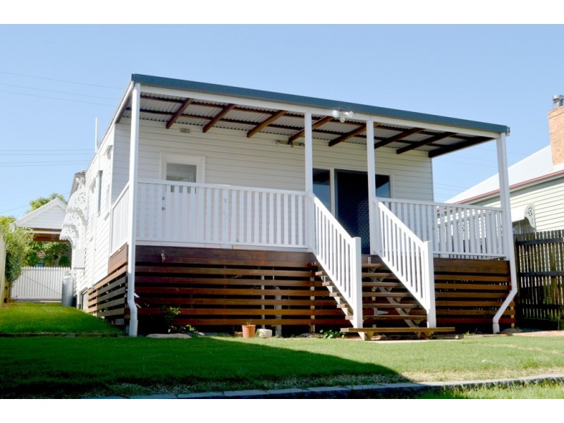 36 Rhyde Street, Mount Lofty QLD 4350