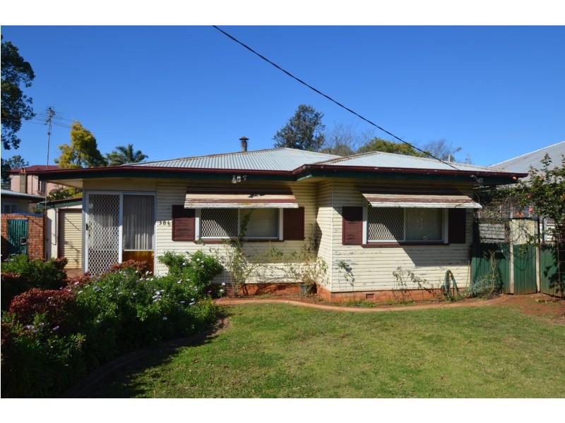 386 Tor Street, Newtown QLD 4350