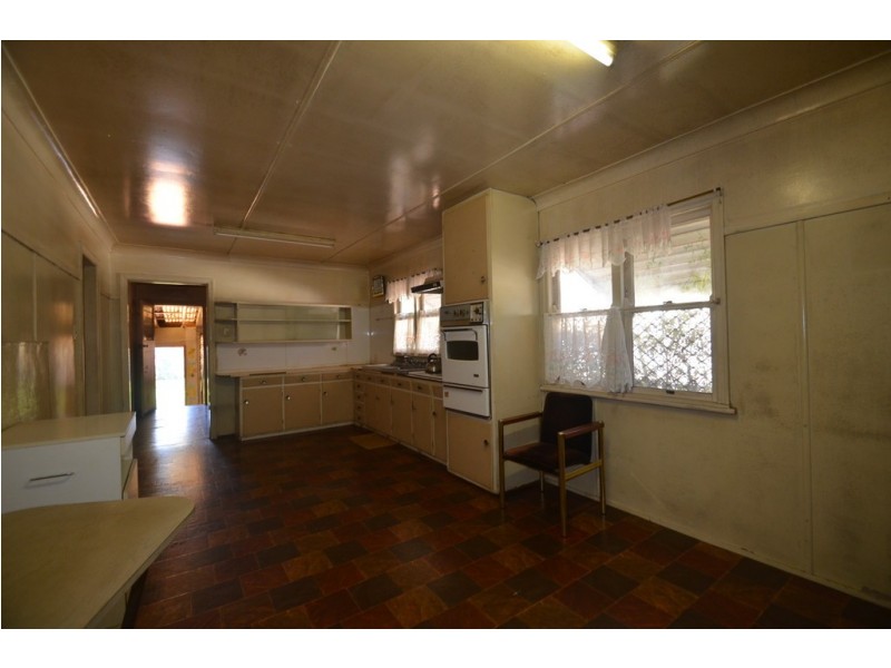 386 Tor Street, Newtown QLD 4350