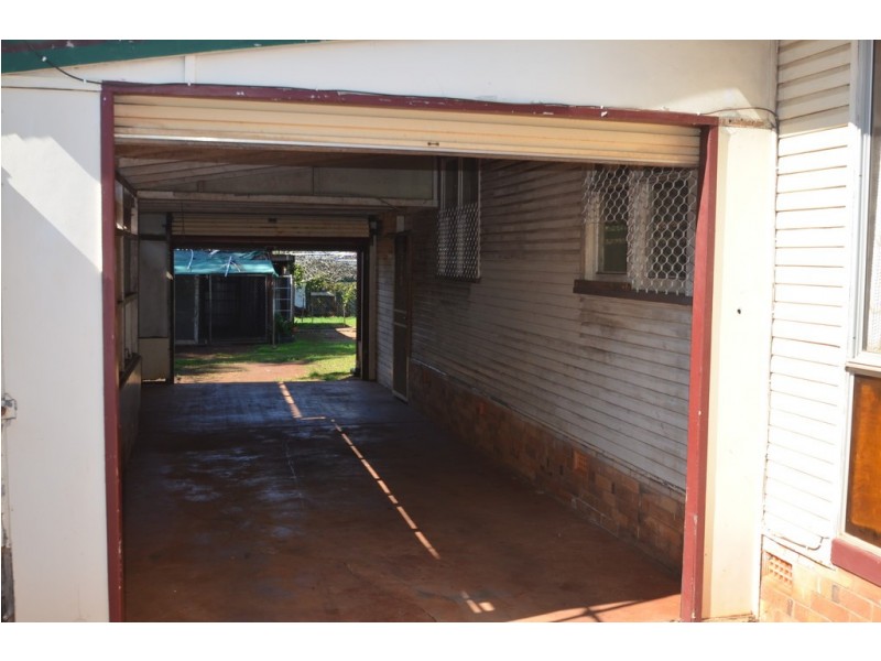 386 Tor Street, Newtown QLD 4350