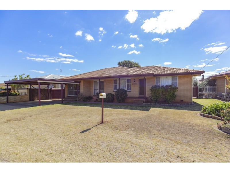 9 Jondaryan Street, Newtown QLD 4350