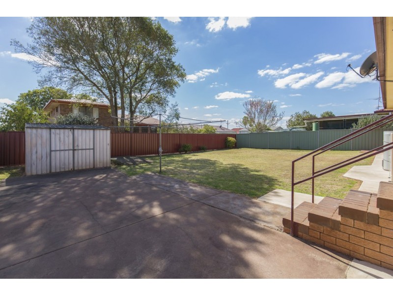 9 Jondaryan Street, Newtown QLD 4350