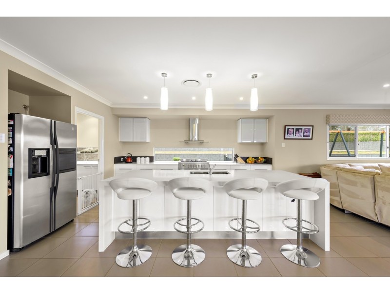 14 Timothy Drive, Vale View QLD 4352