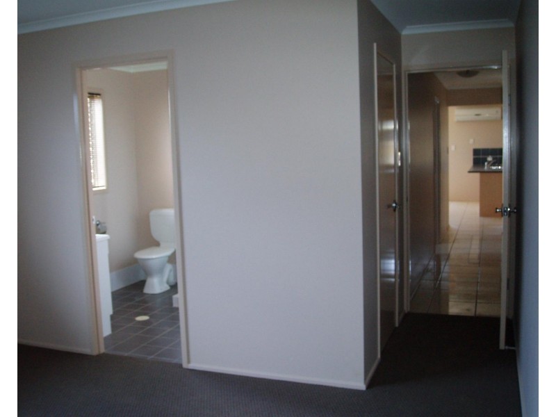 2/59 Hamilton Street, Newtown QLD 4350