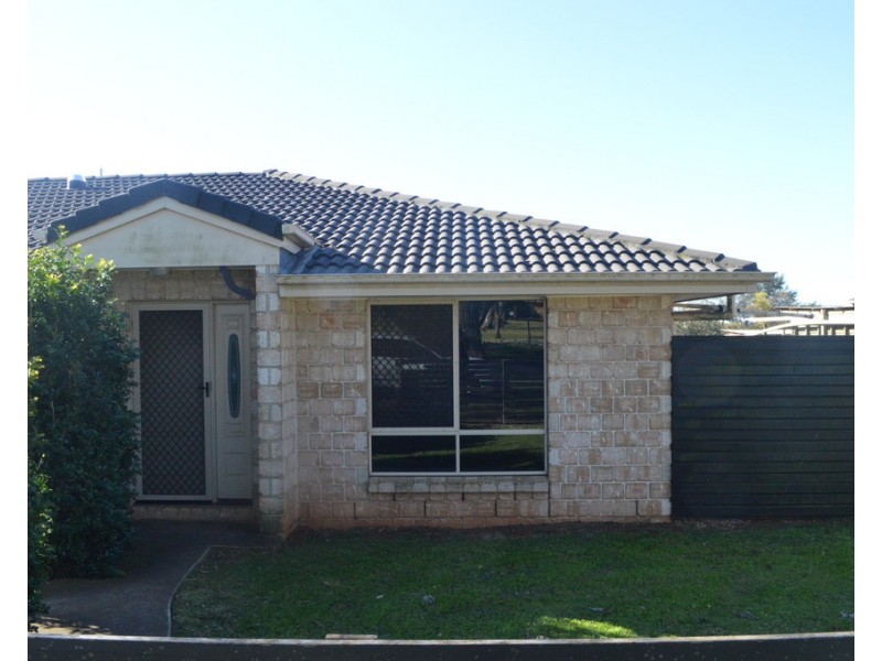 2/59 Hamilton Street, Newtown QLD 4350