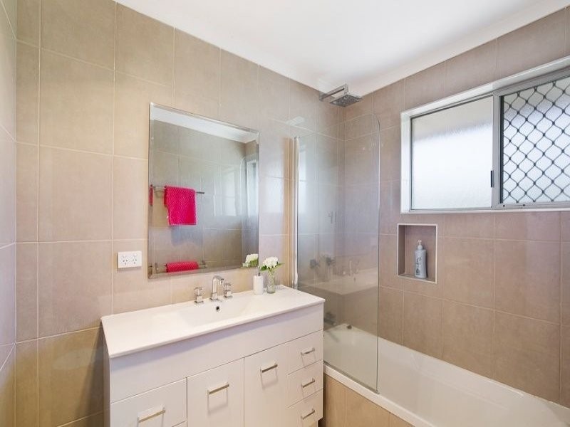 7 Lindgren Street, Centenary Heights QLD 4350